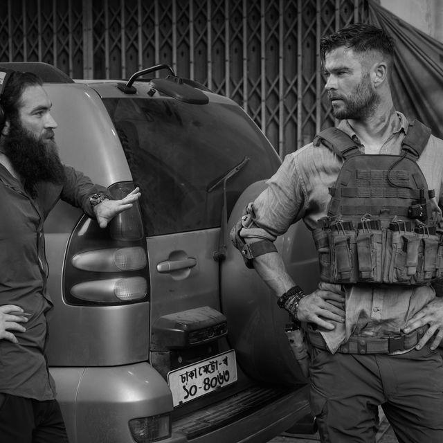Chris Hemsworth Releases Fun New Behind-The-Scenes Photos From Extraction photo 2